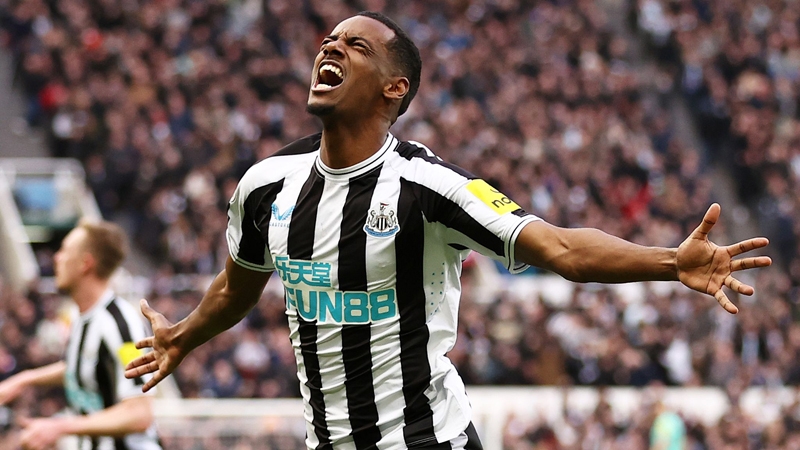 Alexander Isak, tiền đạo chủ lực của Newcastle, kiên quyết ở lại bất chấp tin đồn chuyển nhượng