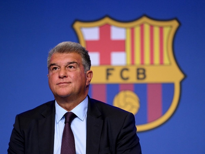 Chủ tịch Barcelona Joan Laporta thoát nạn, giữ vững chiếc ghế trước nỗ lực bất tín nhiệm