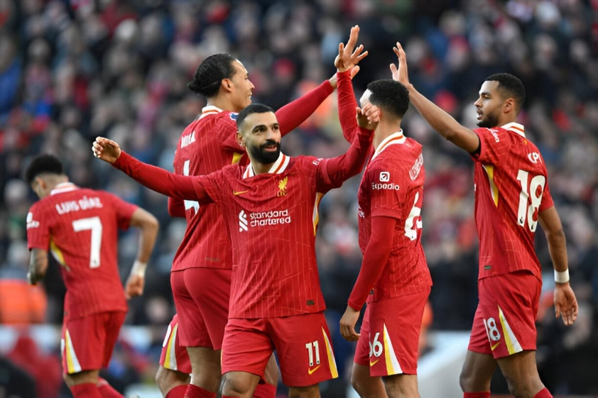 Liverpool lập kỷ lục khán giả mới và Salah vượt mặt Henry tại Premier League