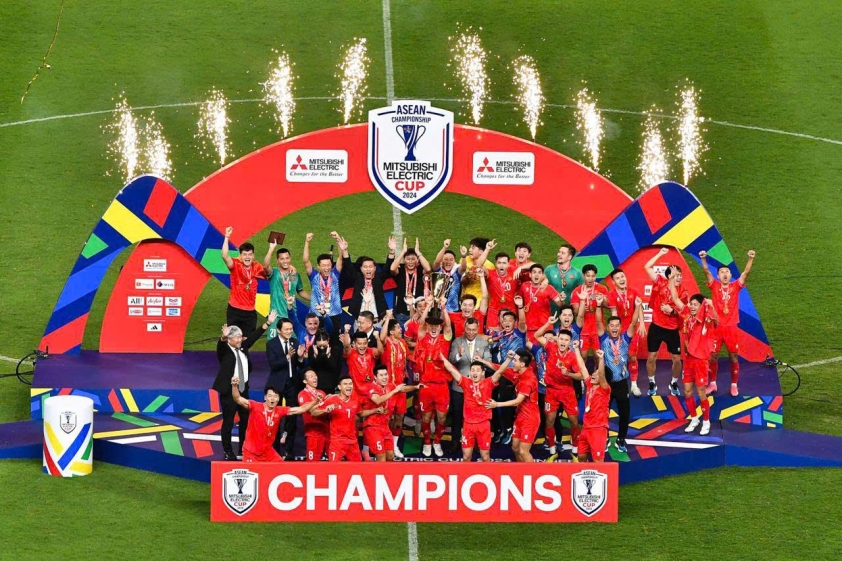 Chiến tích lịch sử ĐT Việt Nam nâng cao Cúp vô địch AFF Cup 2024 trên đất Thái Lan