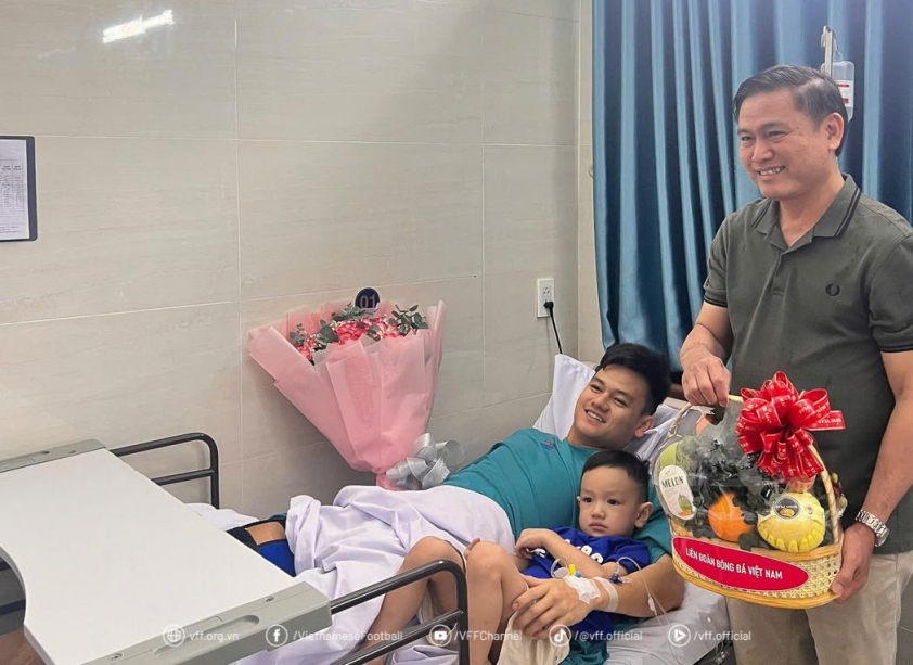 Hậu vệ Hồ Tấn Tài hồi phục tốt, đón Tết cùng gia đình sau ca phẫu thuật dây chằng