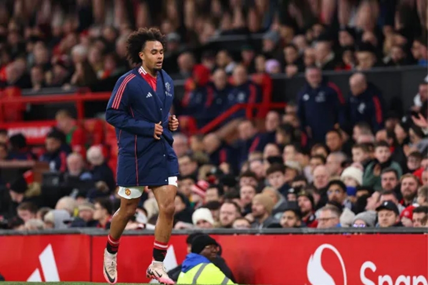 Joshua Zirkzee Giữa Áp lực và Sự Ủng hộ Tại Manchester United