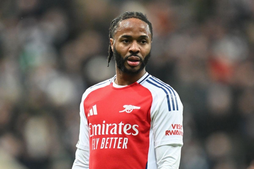Gary Neville chỉ trích quyết định mượn Raheem Sterling của HLV Arteta