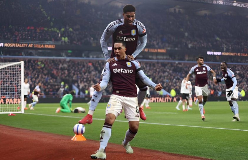Liverpool hòa kịch tính 2-2 trước Aston Villa: Salah tỏa sáng nhưng hàng thủ vẫn là nỗi lo