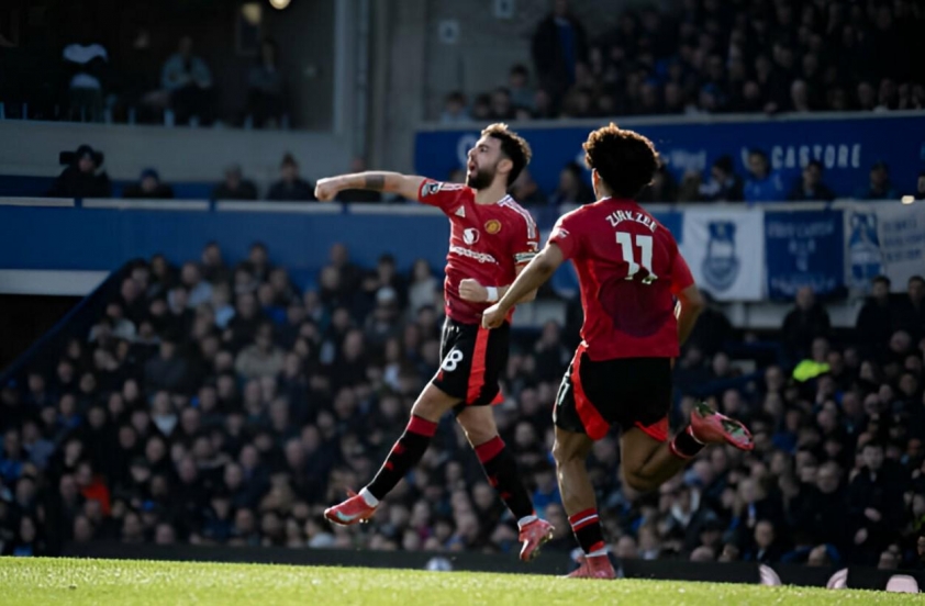 Manchester United hòa Everton 2-2: Phong độ thất thường và tranh cãi trọng tài
