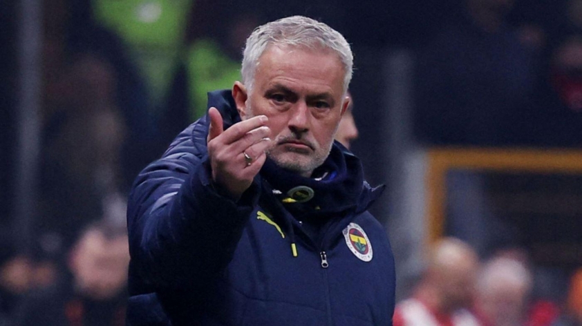 Mourinho đối mặt án phạt nặng vì phát ngôn gây tranh cãi sau trận derby Thổ Nhĩ Kỳ