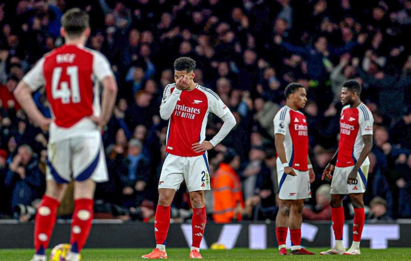 Arsenal đối mặt nguy cơ trắng tay mùa giải này sau thất bại tại Cúp Liên đoàn