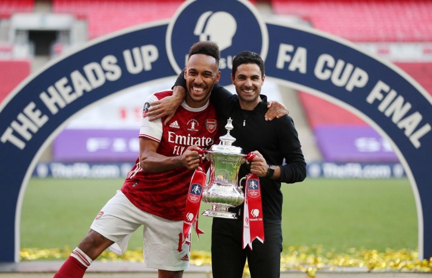 Arsenal đối mặt nguy cơ trắng tay mùa giải này sau thất bại tại Cúp Liên đoàn