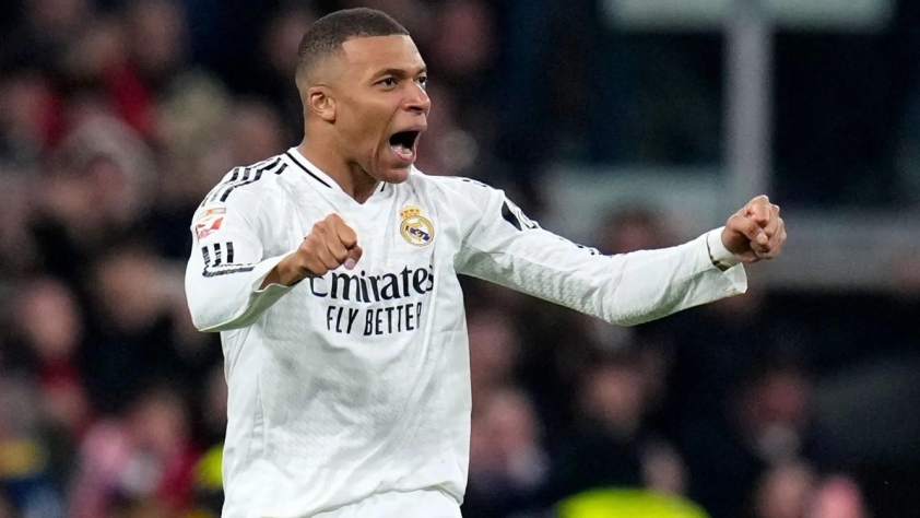 Cristiano Ronaldo dẫn đầu danh sách vận động viên có thu nhập cao nhất thế giới năm 2025