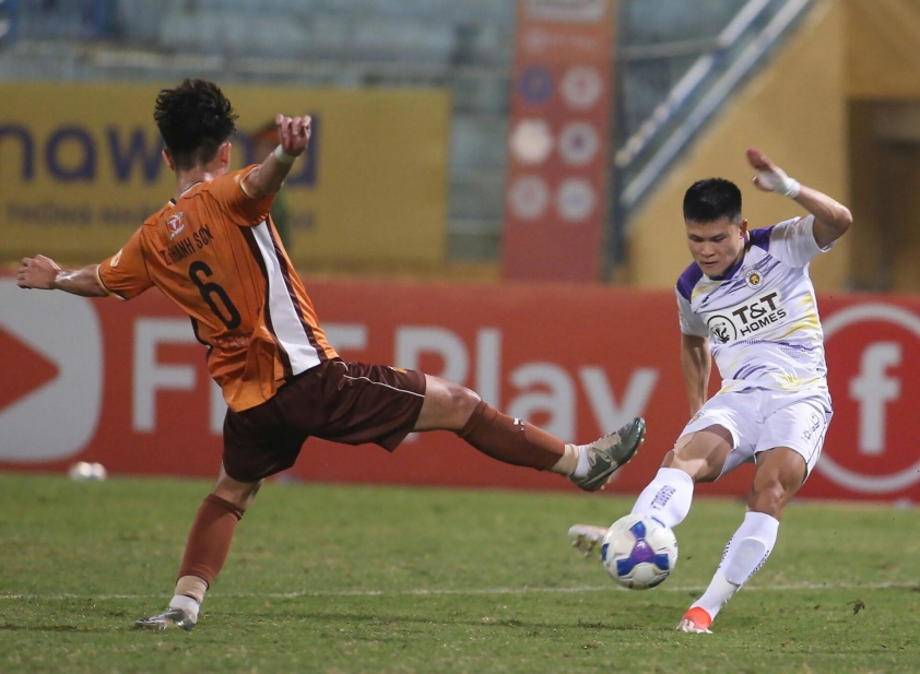 HLV Makoto Teguramori ra mắt cùng Hà Nội FC tại Pleiku: Thử thách lớn trước HAGL