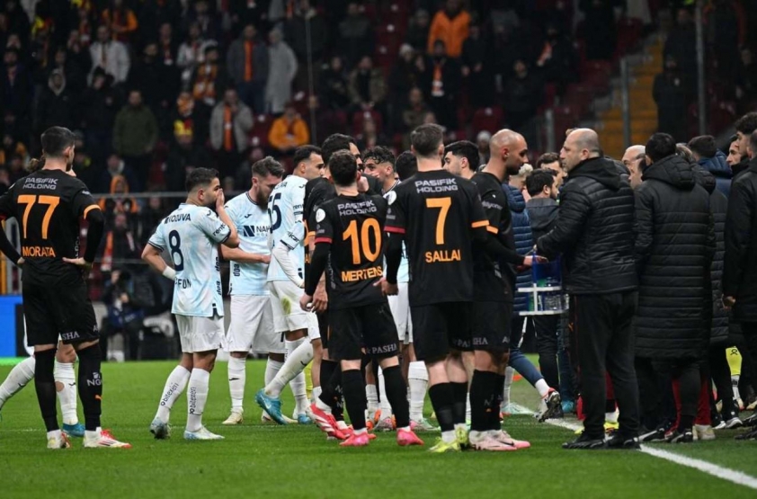 Scandale en Superliga turque : Adana Demirspor quitte le terrain, une crise qui secoue le football turc