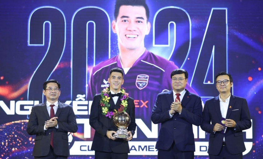 Tiền đạo Nguyễn Tiến Linh: Chàng trai vàng của bóng đá Việt Nam 2024