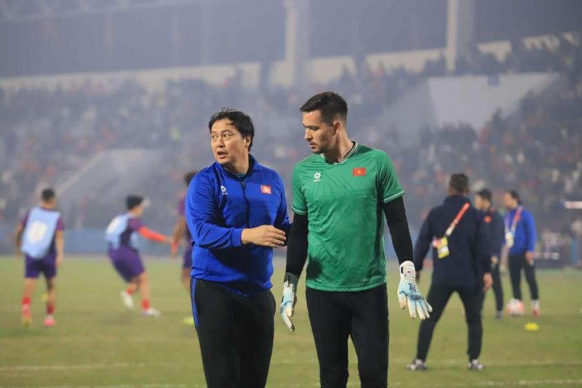 HLV Lee Woon Jae trở lại dẫn dắt thủ môn ĐT Việt Nam, hướng đến Asian Cup 2027