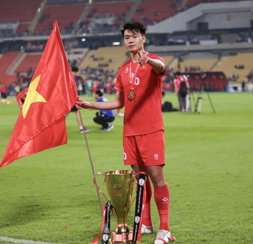Thành Chung - Từ bất ngờ đến xứng đáng trong top 5 Quả bóng Vàng Việt Nam 2024
