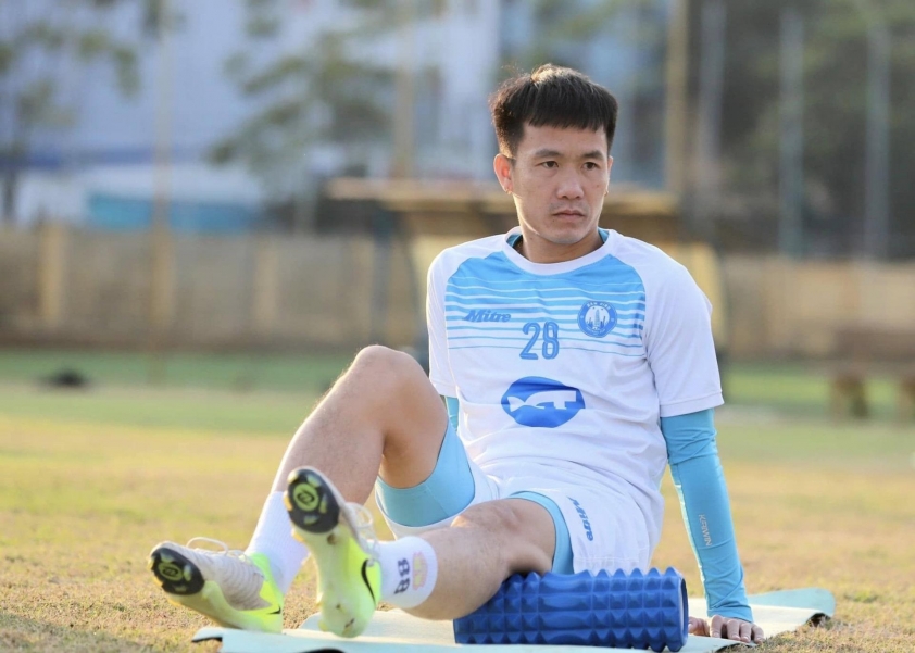 Tiền vệ Tô Văn Vũ của Nam Định sẽ nghỉ hết mùa giải 2024/25 vì chấn thương dây chằng