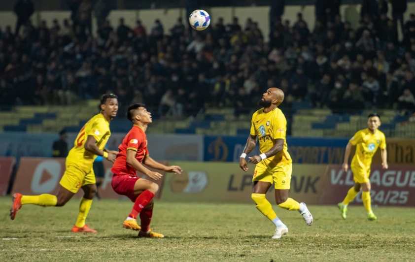 Vòng 13 V-League 2024/25: Cuộc đua đầy cam go trên mọi mặt trận