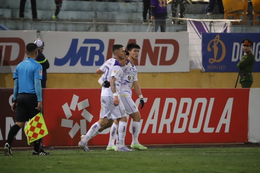 Văn Quyết tỏa sáng, Hà Nội FC đại thắng SLNA 3-0