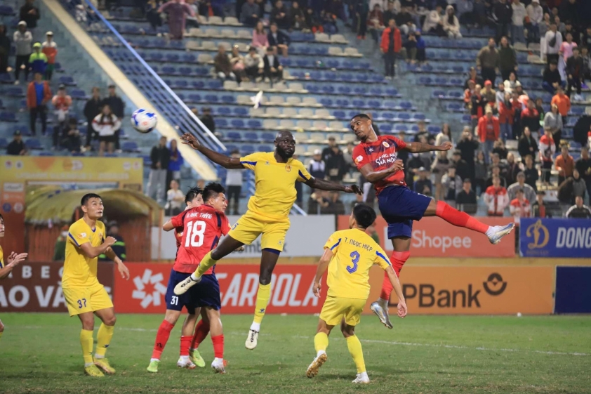 V-League 2024/2025: Thảm cảnh khán giả thưa thớt, chuyên môn đi xuống và vấn nạn tiêu cực