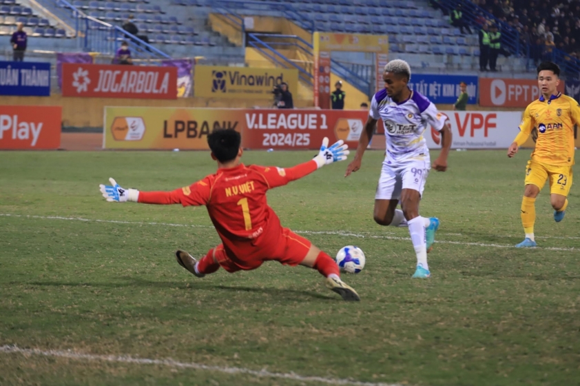 Văn Quyết tỏa sáng, Hà Nội FC đại thắng SLNA 3-0
