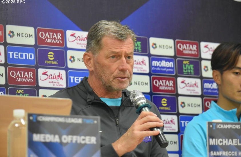 HLV Skibbe: Sanfrecce Hiroshima sẵn sàng 100% cho trận đấu với Nam Định