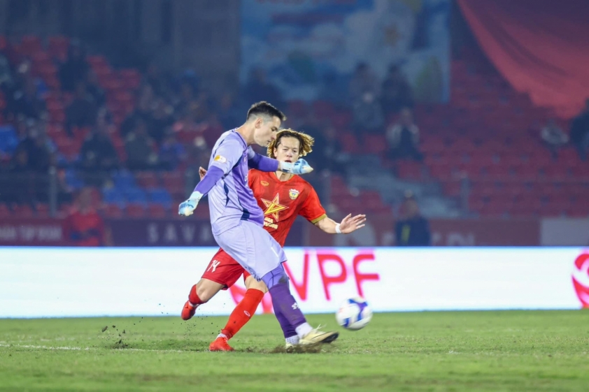 Thủ môn Filip Nguyễn tỏa sáng, cứu CAHN thoát thua và gây ấn tượng mạnh trước thềm vòng loại Asian Cup 2027