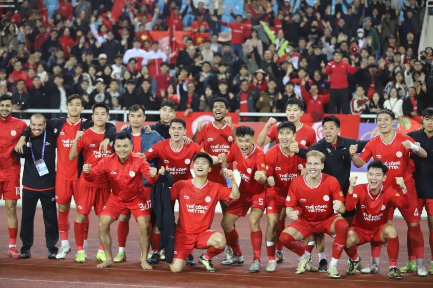 HLV Nguyễn Đức Thắng nhận thẻ vàng vì phản ứng trọng tài: Vấn nạn trọng tài V-League 2024/25?