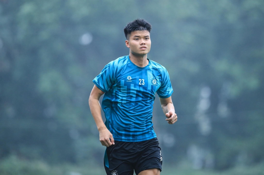 Văn Tùng ở lại Hà Nội, từ chối cơ hội thăng hạng cùng Bình Phước