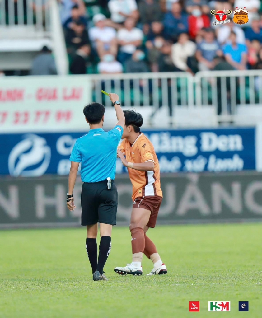 HLV Lê Quang Trãi: Thất vọng với trận thua đậm trước Hà Nội FC, HAGL đối mặt nguy cơ tụt hạng