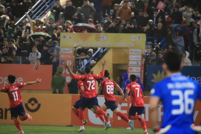 CAHN kịch thắng Viettel trong trận derby Thủ đô nảy lửa
