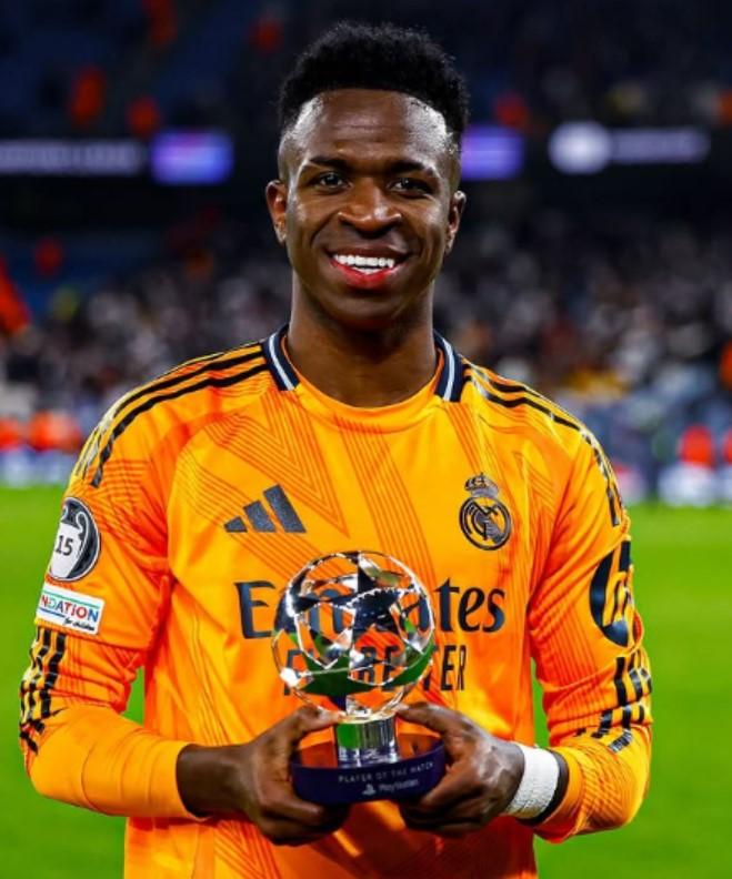 Courtois chế nhạo CĐV Man City, Vinicius biến sự mỉa mai thành động lực giúp Real Madrid lội ngược dòng