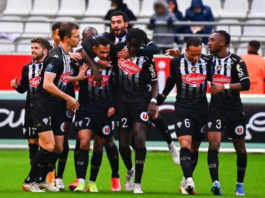 Nhận định Saint-Etienne vs Angers: Liệu Angers có phá dớp tại Stade Geoffroy-Guichard?