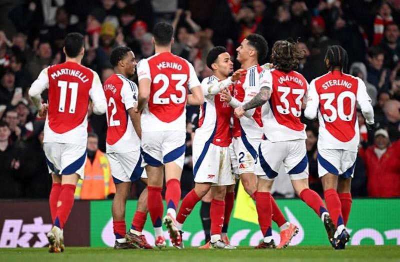 Erling Haaland đạt cột mốc 250 bàn thắng, nhưng Man City thảm bại trước Arsenal 1-5