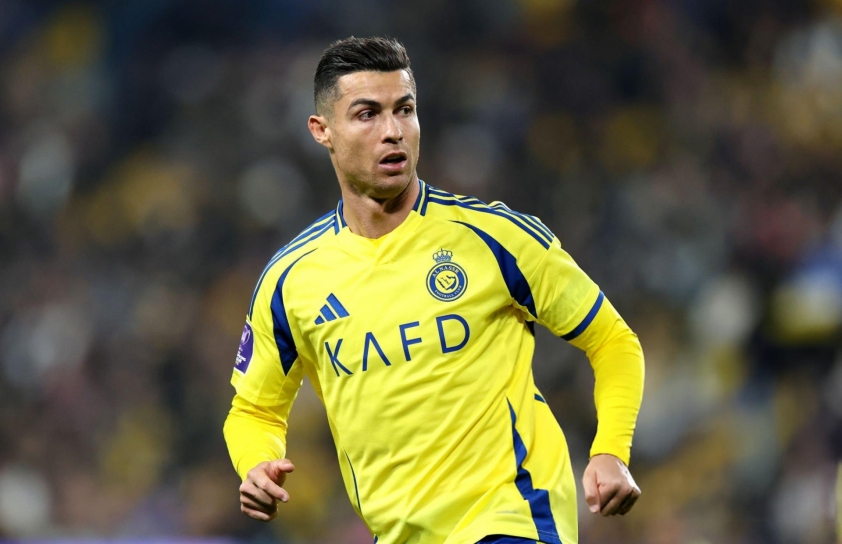 Cristiano Ronaldo gia hạn hợp đồng với Al Nassr, tiếp tục chinh phục những đỉnh cao