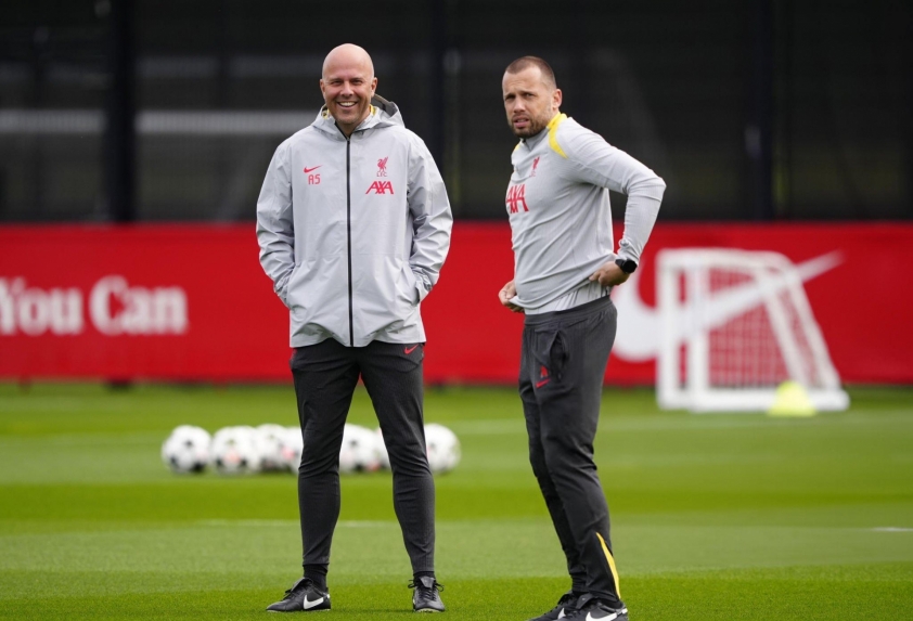 HLV Johnny Heitinga sẽ dẫn dắt Liverpool trong trận đấu với Wolves