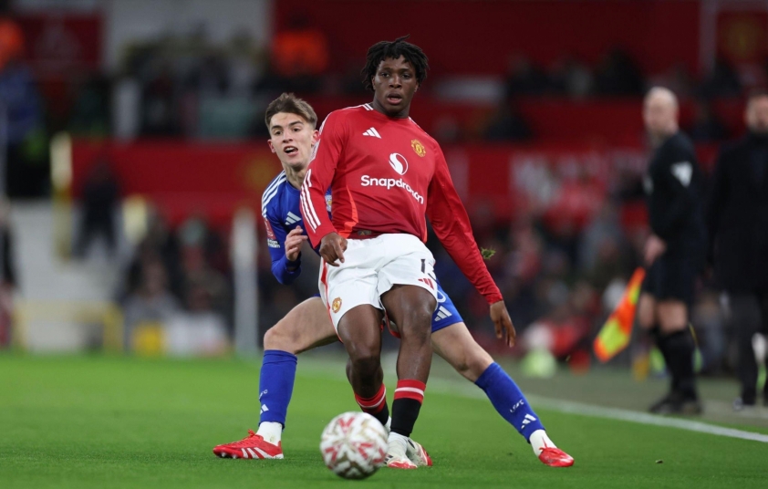 Patrick Dorgu: Tân binh Man Utd tỏa sáng rực rỡ trong trận ra mắt FA Cup