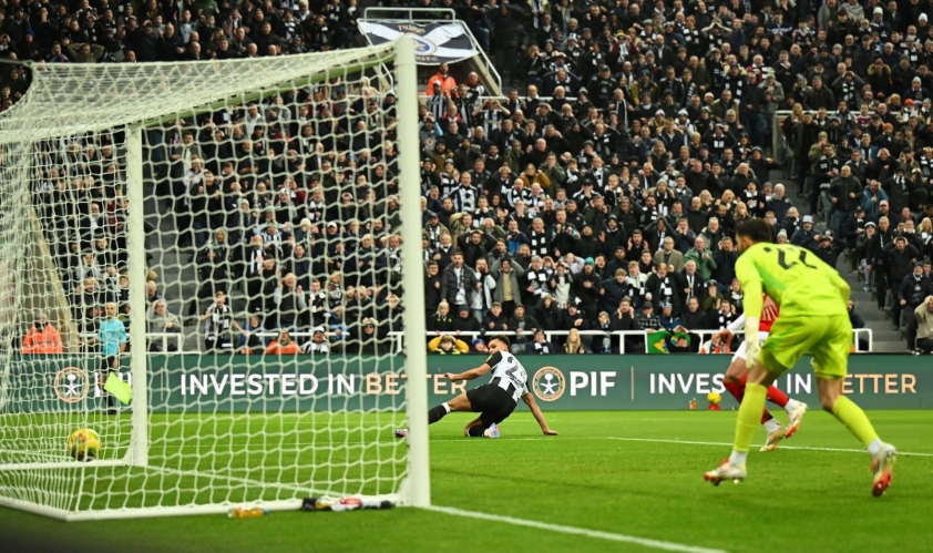 Newcastle đè bẹp Arsenal, tiến vào chung kết Carabao Cup