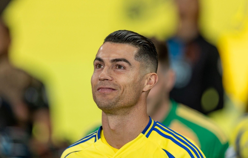 Cristiano Ronaldo gia hạn hợp đồng với Al Nassr, tiếp tục chinh phục những đỉnh cao