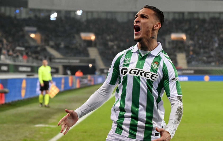 Antony tỏa sáng rực rỡ tại Real Betis, cạnh tranh danh hiệu với Mbappe