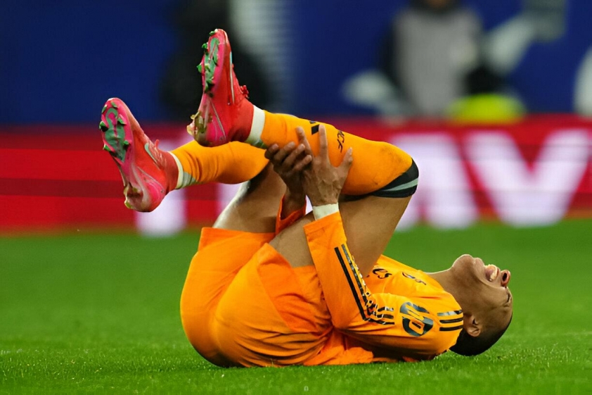 Real Madrid đe dọa kiện Liên đoàn bóng đá Tây Ban Nha vì tranh cãi trọng tài VAR