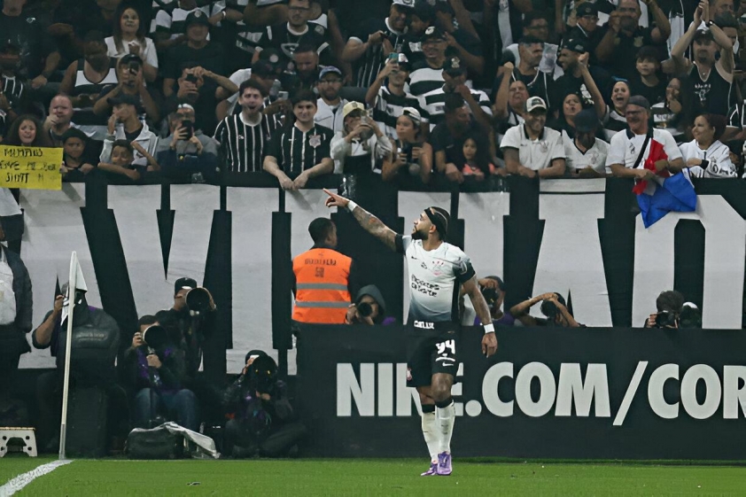 Ngôi sao bóng đá Memphis Depay lĩnh án tù treo vì lái xe khi say rượu
