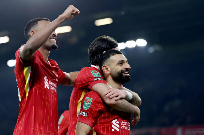 Liverpool đại thắng Tottenham 4-0, tiến vào chung kết Carabao Cup