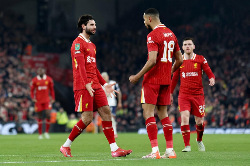 Liverpool đại thắng Tottenham 4-0, tiến vào chung kết Carabao Cup