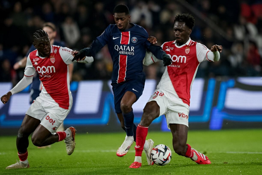 Dembélé tỏa sáng rực rỡ, giúp PSG quên lãng Mbappé