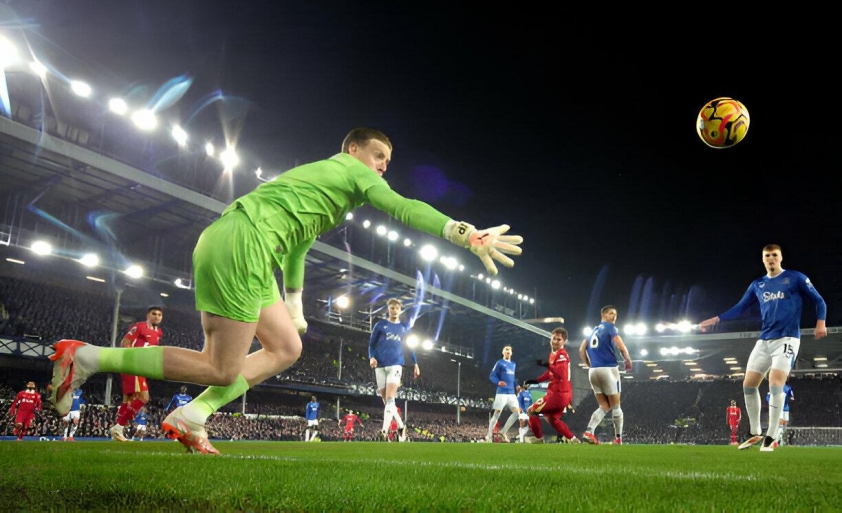 Liverpool và Everton chia điểm trong trận cầu kịch tính trên sân Anfield