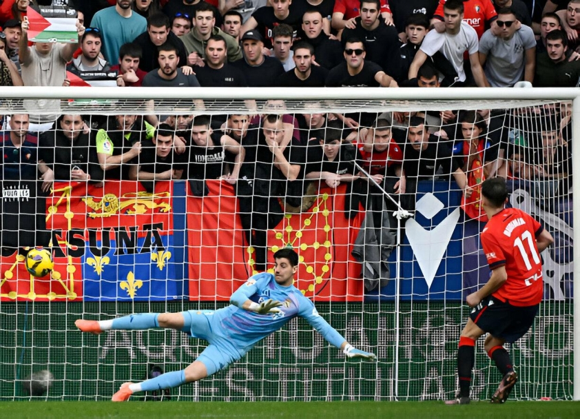 Real Madrid hòa Osasuna 1-1: Thẻ đỏ của Bellingham làm hỏng chiến thắng