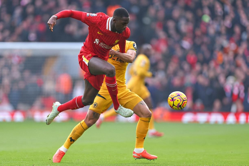 Liverpool Vượt Qua Thử Thách Wolves với Chiến Thắng 2-1 Hào Hùng