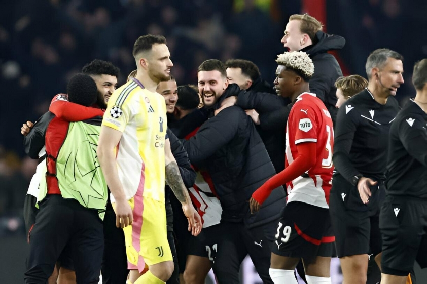 PSV Eindhoven loại Juventus khỏi Champions League 2024/25