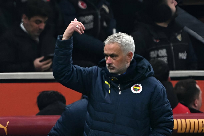 Mourinho đối mặt nguy cơ kiện tụng vì phát ngôn gây tranh cãi sau trận derby Thổ Nhĩ Kỳ