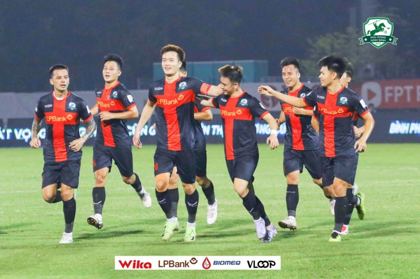 Phù Đổng Ninh Bình dẫn đầu Giải hạng Nhất Quốc gia 2024/25 sau 10 vòng đấu