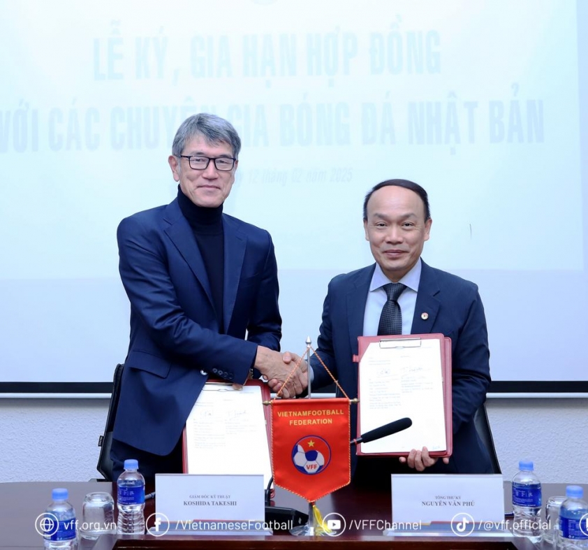 LĐBĐ Việt Nam gia hạn hợp đồng với Giám đốc kỹ thuật người Nhật Koshida Takeshi